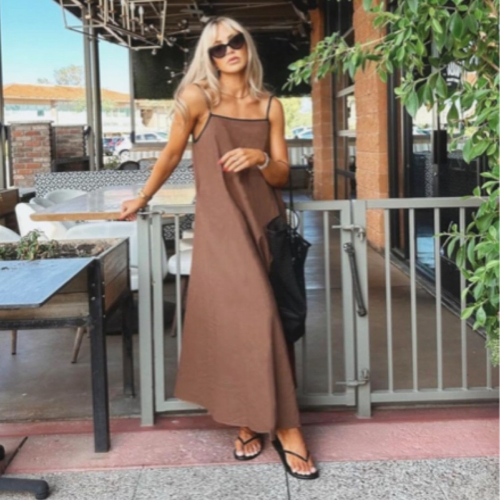 Summer Linen Maxi Dress w/Contrasting Color Spaghetti Strap Backless - Picture 5 of 11